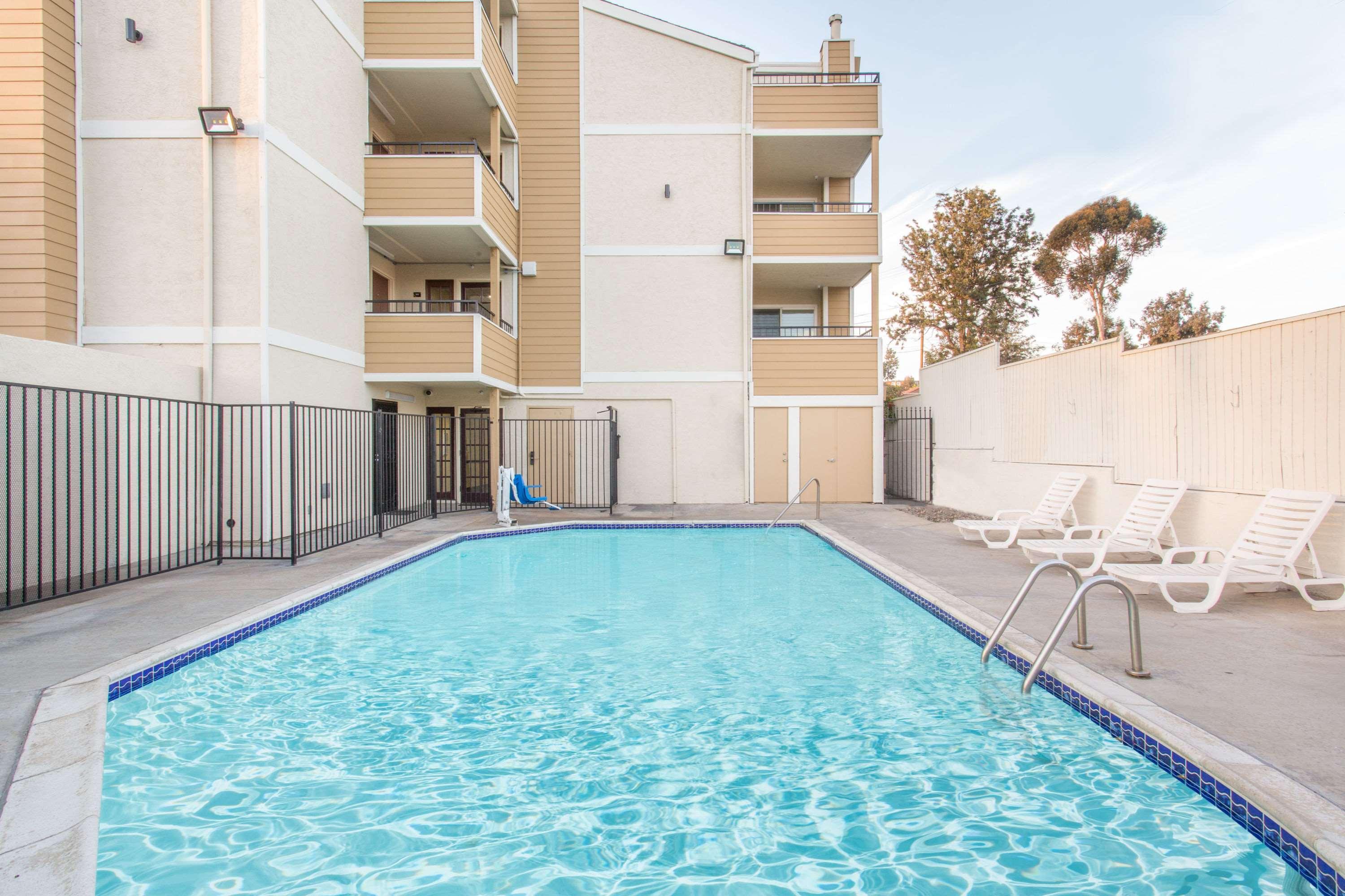 Super 8 By Wyndham National City Chula Vista Exteriör bild
